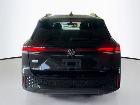 Used 2025 Volkswagen Tiguan SE R-Line image 7