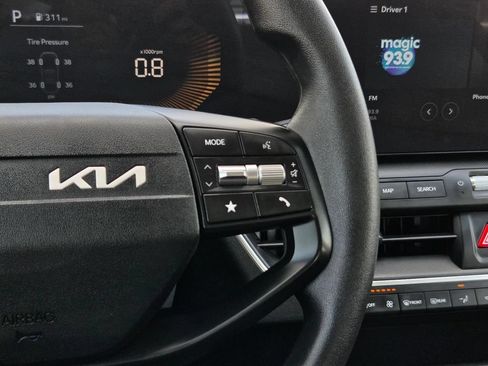Used 2025 Kia K4 FWD image 25