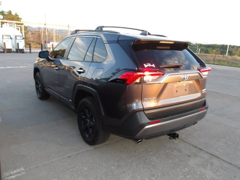Used 2020 Toyota RAV4 Limited AWD/4WD image 3