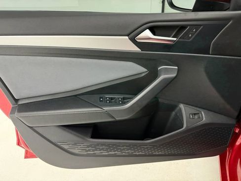 Used 2025 Volkswagen Jetta SE FWD image 28