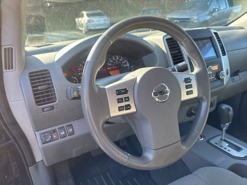 Used 2020 Nissan Frontier SV w/ Midnight Edition Floor Mats image 8