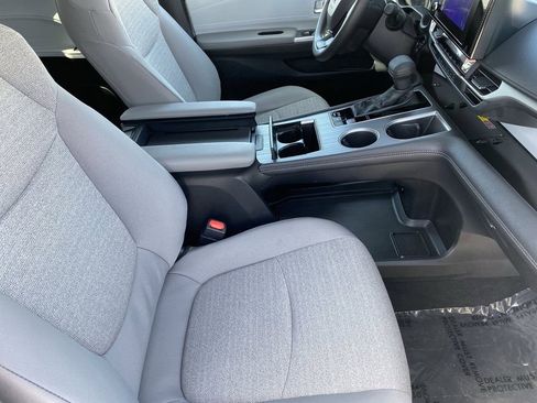 Certified 2026 Toyota Sienna LE FWD image 17