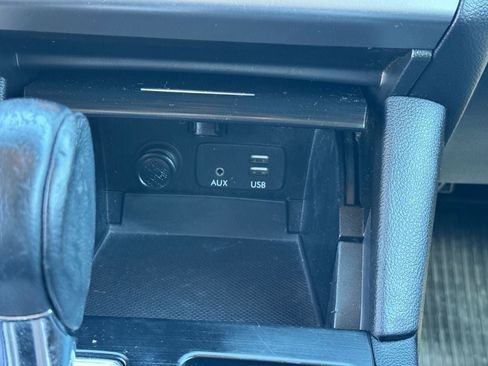 Used 2017 Subaru Outback 2.5i Limited image 17