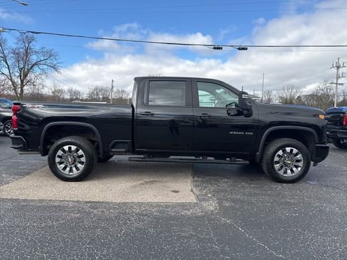 Used 2024 Chevrolet Silverado 2500 Custom w/ Custom Convenience Package AWD/4WD image 8