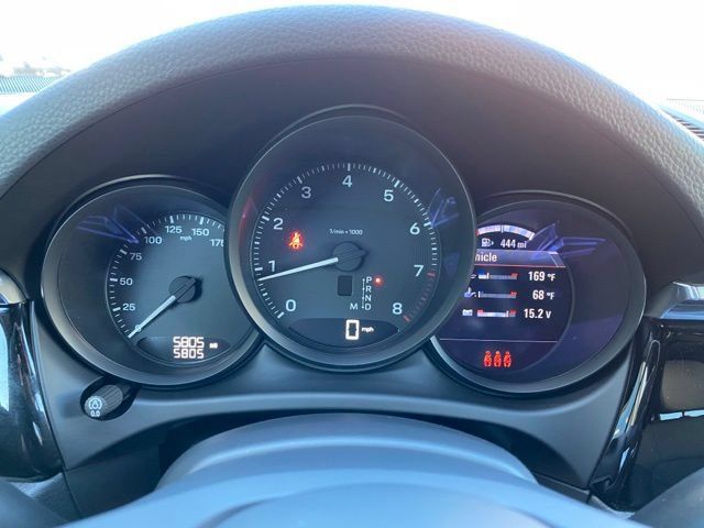 Certified 2025 Porsche Macan AWD/4WD image 12
