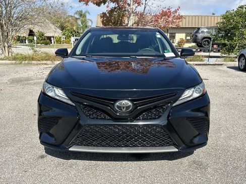 Used 2019 Toyota Camry XLE image 2