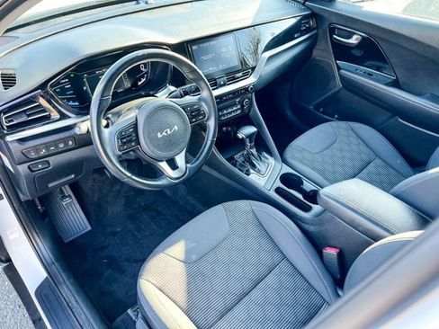 Certified 2022 Kia Niro LXS w/ Digital Cluster Package image 16