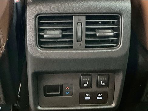 Used 2025 Nissan Rogue Platinum w/ Platinum Premium Package AWD/4WD image 27