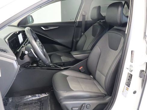 Used 2023 Kia Niro EX FWD image 19