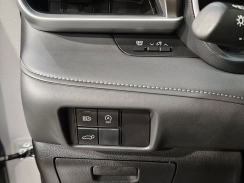 Certified 2025 Toyota Highlander XLE image 26