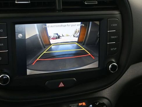 Used 2025 Kia Soul LX w/ LX Technology Package FWD image 23