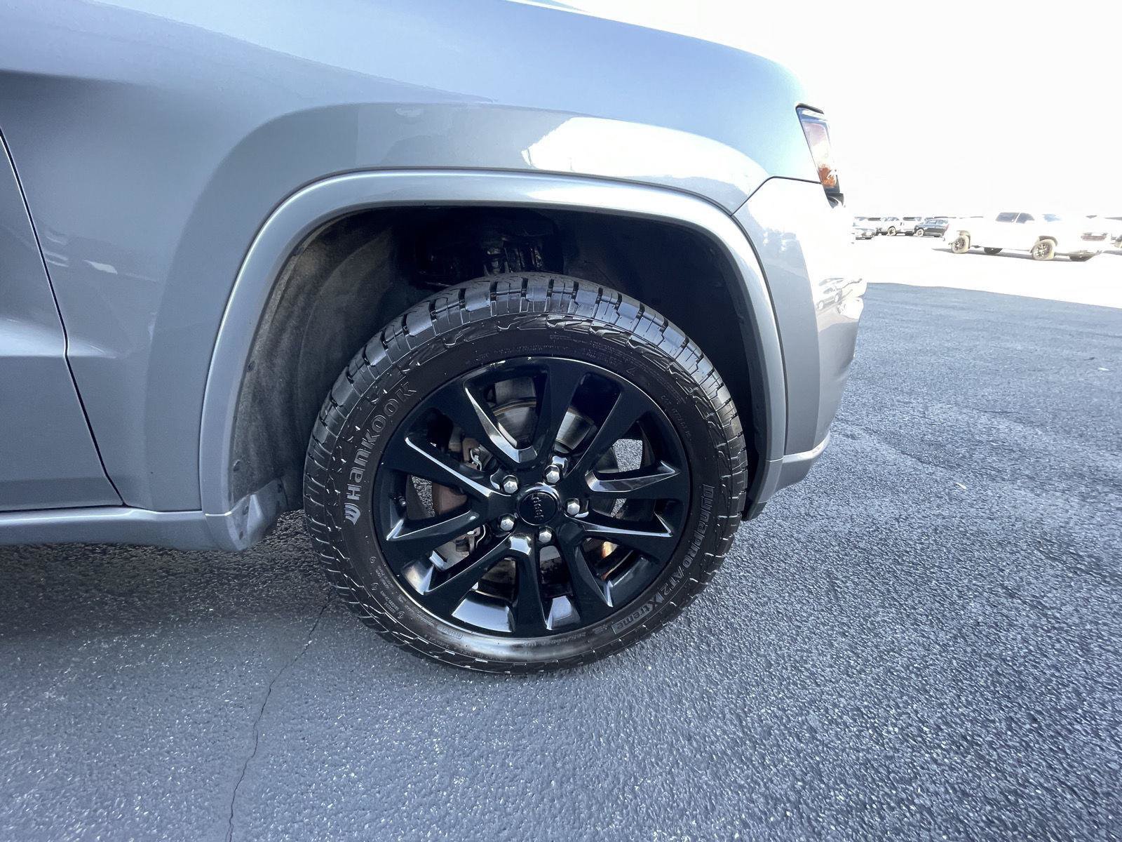 Used 2018 Jeep Grand Cherokee Altitude AWD/4WD image 33