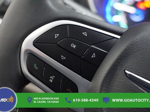 Used 2024 Chrysler Pacifica Limited FWD image 20