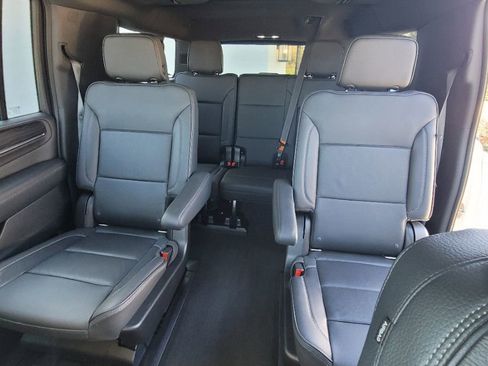 Used 2021 GMC Yukon XL Denali image 17
