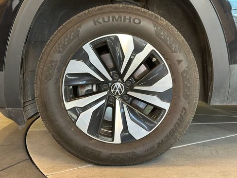 Used 2024 Volkswagen Atlas Cross Sport SE AWD/4WD image 24