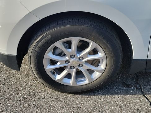 Used 2020 Chevrolet Equinox LT FWD image 38
