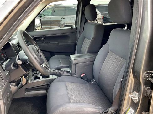 Used 2012 Jeep Liberty Sport w/ Driver Convenience Group image 17