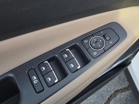 Used 2023 Hyundai Santa Fe SEL w/ Premium Package image 18