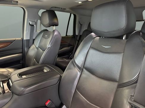 Used 2019 Cadillac Escalade Luxury AWD/4WD image 19