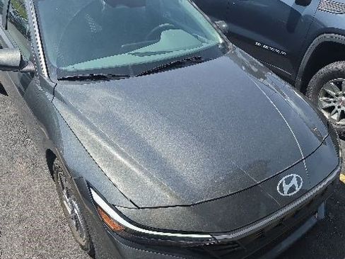 Used 2024 Hyundai Elantra SEL FWD image 1