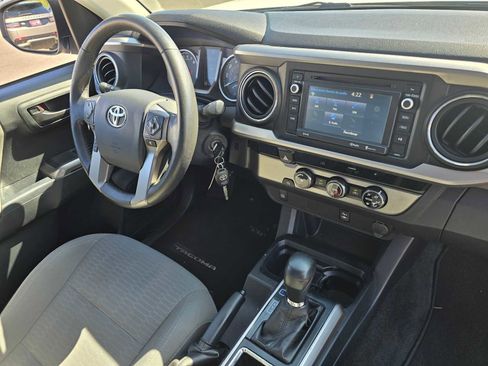 Used 2017 Toyota Tacoma SR5 RWD image 10