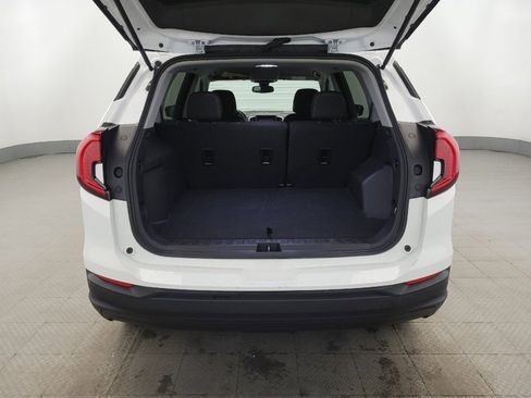 Used 2024 GMC Terrain SLE image 29