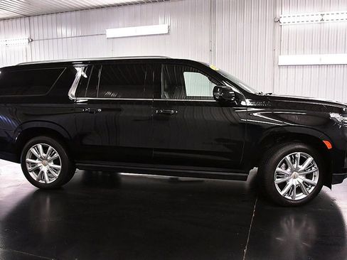 Used 2024 Chevrolet Suburban High Country AWD/4WD image 8