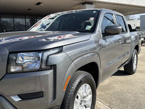 Used 2023 Nissan Frontier SV image 5