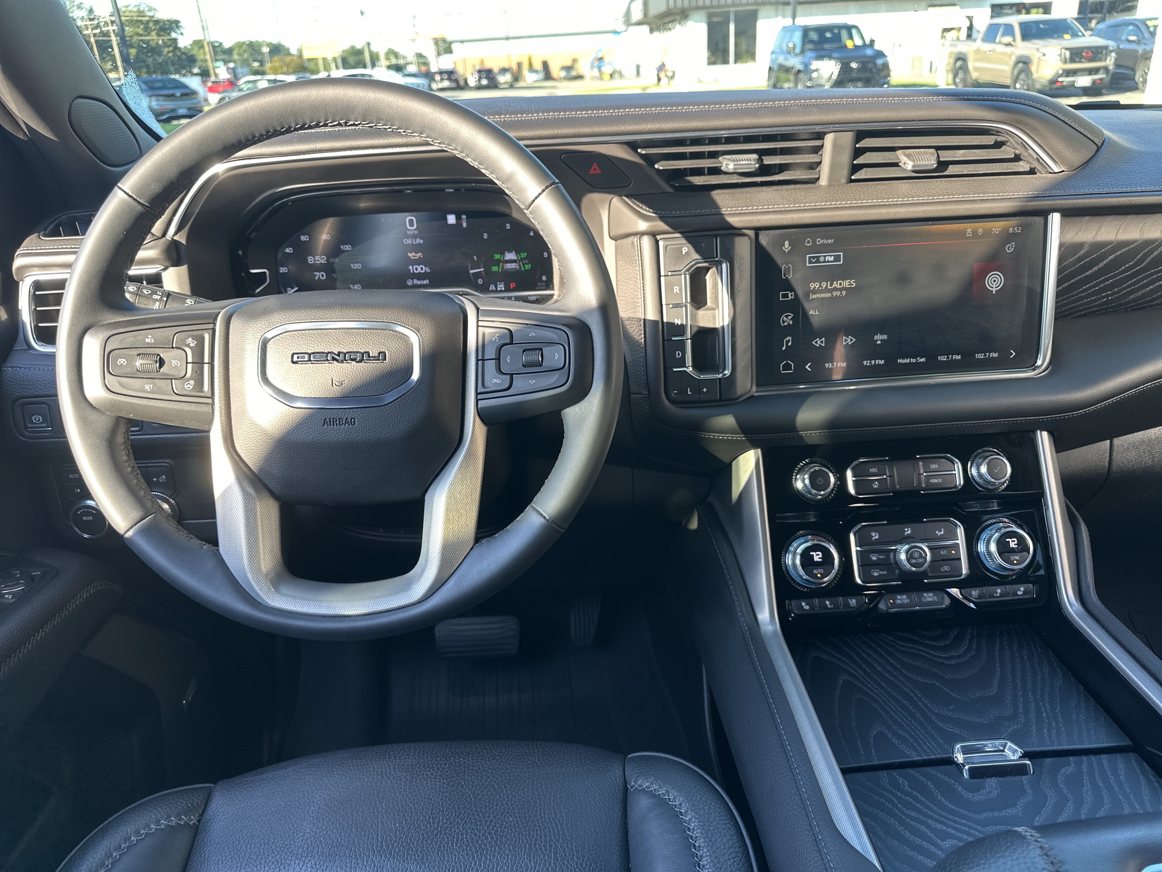 Used 2023 GMC Yukon Denali AWD/4WD image 15
