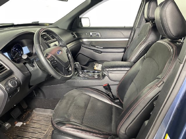 Used 2018 Ford Explorer XLT w/ Equipment Group 202A AWD/4WD image 2