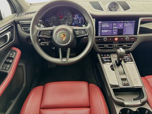Certified 2025 Porsche Macan AWD/4WD image 26
