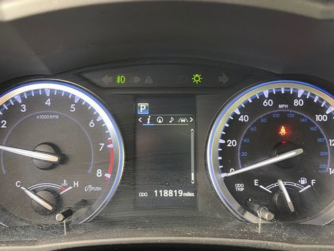 Used 2017 Toyota Highlander XLE w/ Carpet Mat Package AWD/4WD image 15