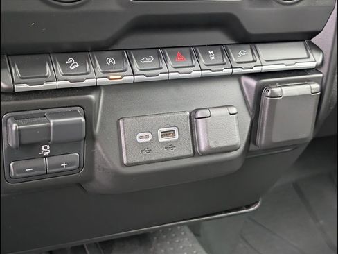 Used 2022 Chevrolet Silverado 1500 Custom Trail Boss w/ Safety Confidence Package image 17