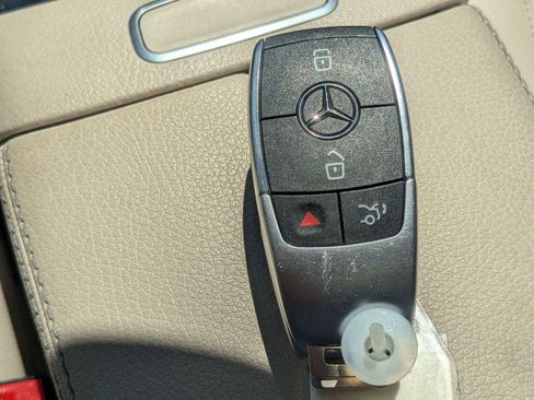 Used 2021 Mercedes-Benz GLA 250 4MATIC w/ Premium Package image 32