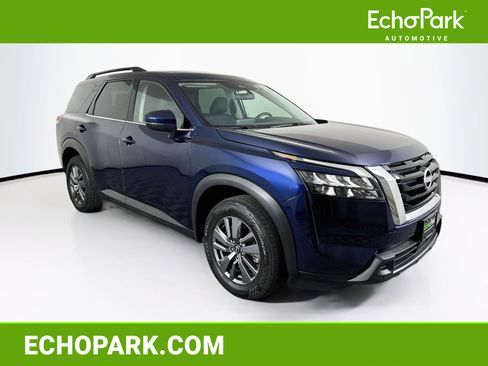 Used 2025 Nissan Pathfinder SV FWD image 1