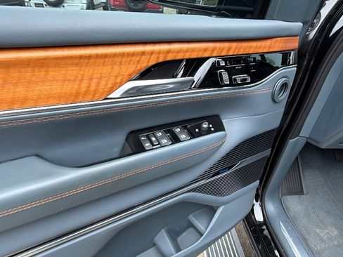 Certified 2022 Jeep Grand Wagoneer Series II AWD/4WD image 15