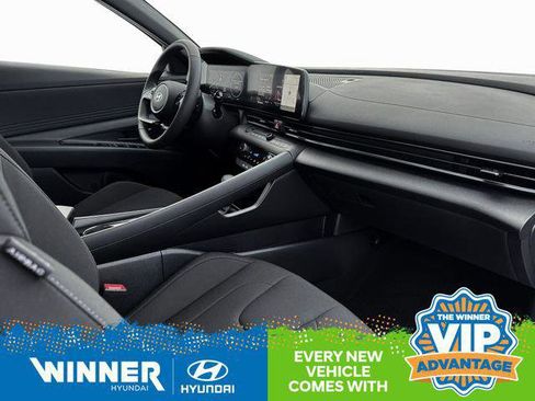 New 2025 Hyundai Elantra SEL image 15