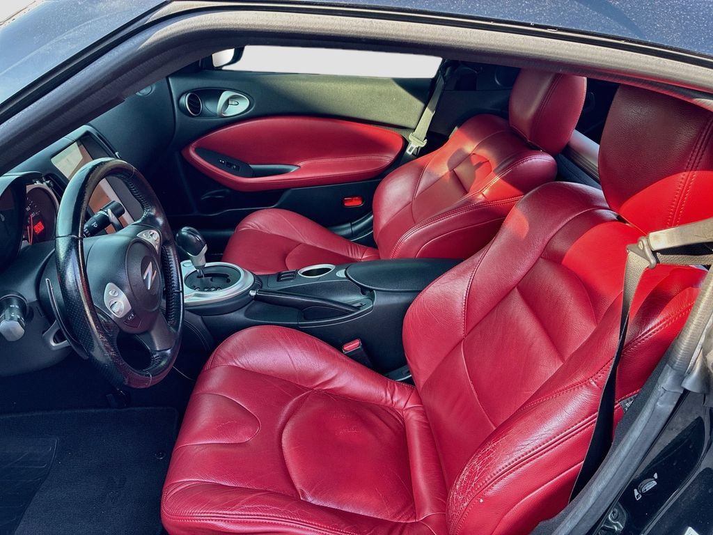 Used 2014 Nissan 370Z Coupe RWD image 22