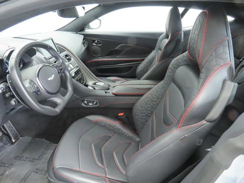 Used 2023 Aston Martin DBS Coupe image 18