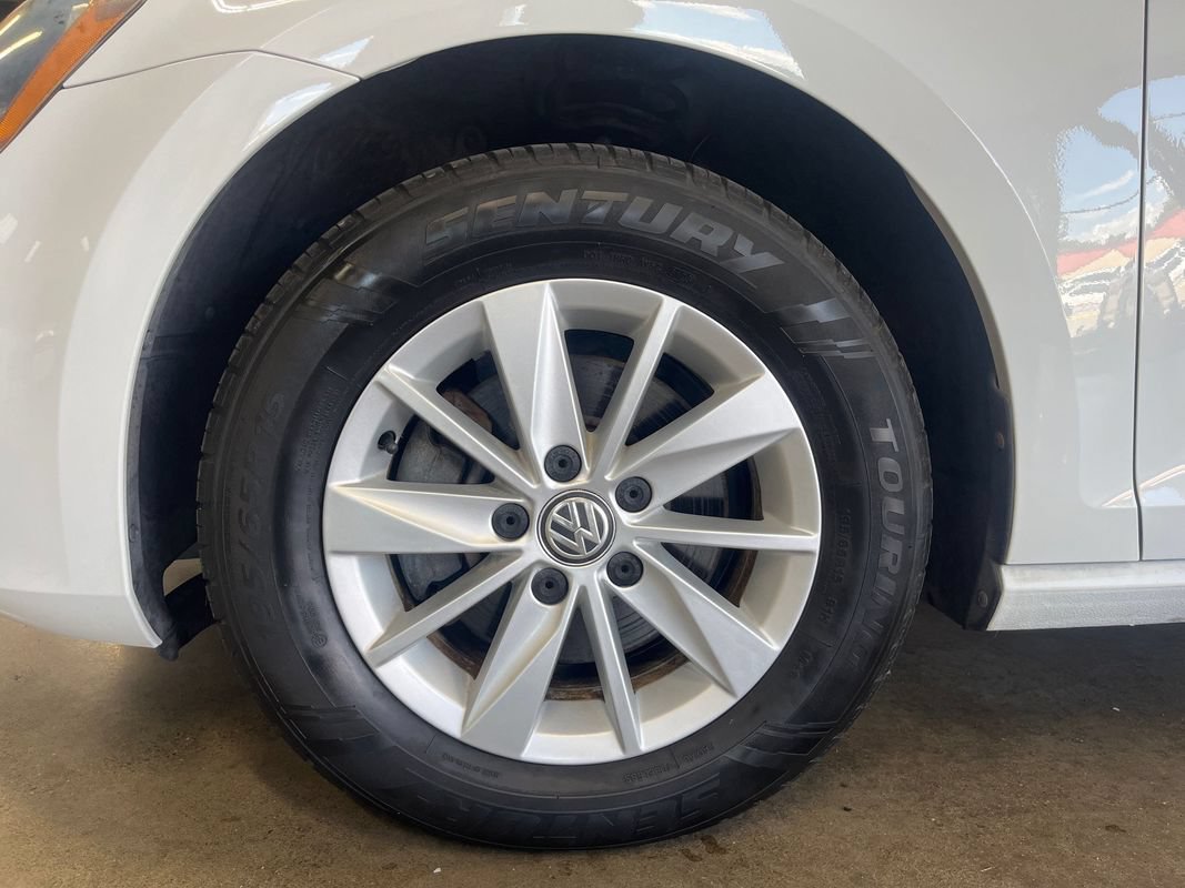 Used 2015 Volkswagen Golf S FWD image 30
