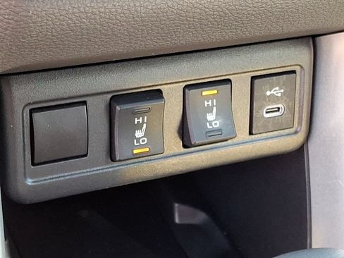Certified 2025 Toyota Corolla Cross XLE FWD image 18