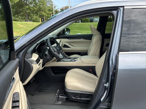 Used 2023 INFINITI QX60 Sensory w/ Vision Package AWD/4WD image 16