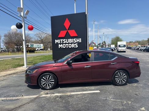 Used 2025 Nissan Altima 2.5 SV FWD image 7