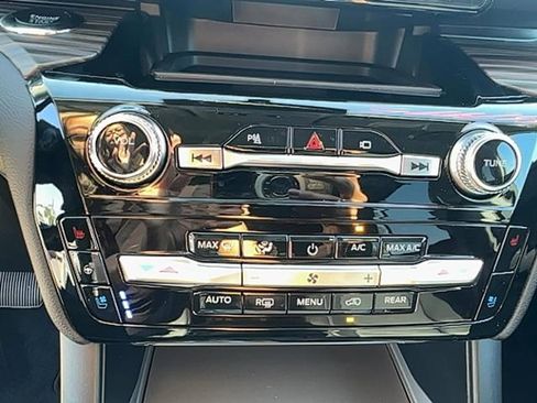 Used 2023 Ford Explorer Limited image 22