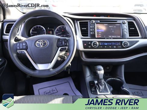 Used 2019 Toyota Highlander Plus AWD/4WD image 19