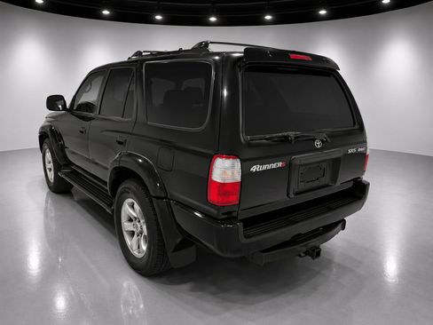 Used 2000 Toyota 4Runner SR5 w/ Upgrade Value Pkg 2 AWD/4WD image 2