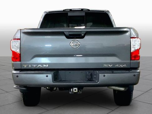Used 2018 Nissan Titan SV w/ SV Convenience Package AWD/4WD image 5