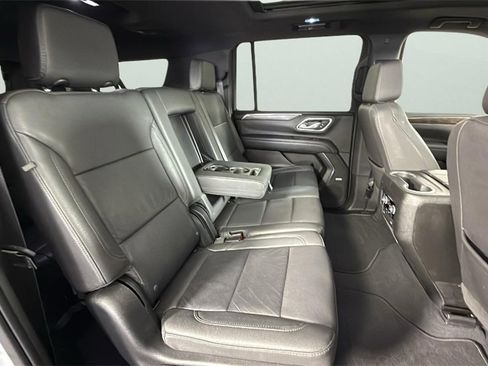 Used 2023 Chevrolet Suburban LT image 32
