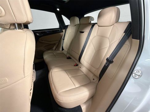 Certified 2026 Porsche Macan AWD/4WD image 26