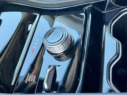 Used 2023 Jeep Grand Cherokee Limited image 21